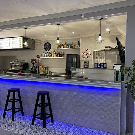 Hostal Restaurante Avenida De Madrid Terrassa Exterior foto